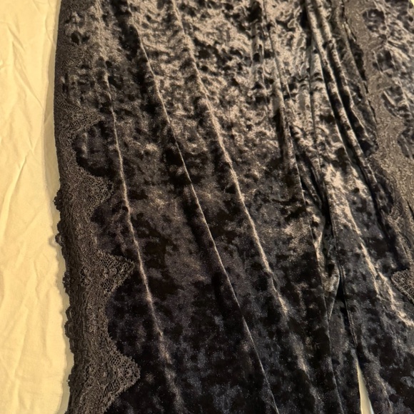 🖤 FESTI (by Torrid) Crushed-Velvet Pants w/ Lace Inset | Black | Size 6 (30/6X) - Picture 5 of 8